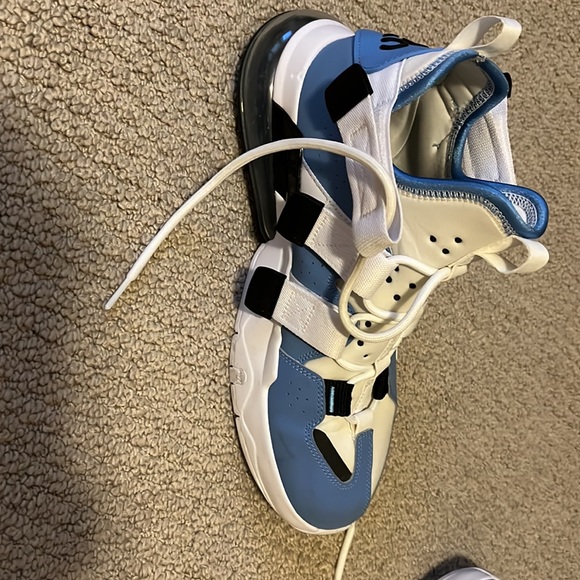 Been worn 3x but a solid and comfortable shoe - Picture 2 of 5